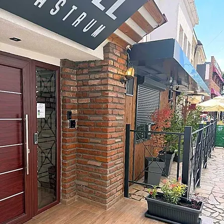 Otel Castrum Üsküp